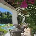 Le Gan Eden, Piscine